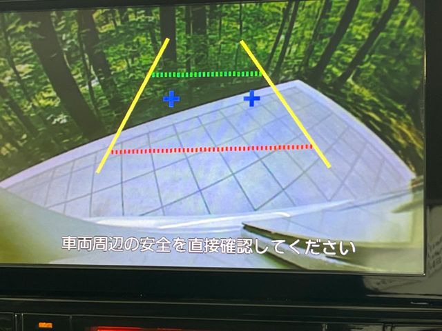 【バックカメラ】駐車時に後方がリアルタイム映像で確認できます。大型商業施設や立体駐車場での駐車時や、夜間のバック時に大活躍!運転スキルに関わらず、今や必須となった装備のひとつです!