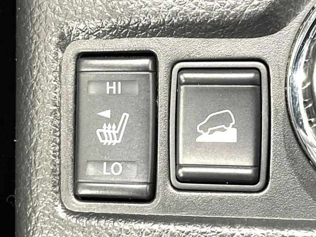 【シートヒーター】寒い日に重宝するシートヒーター!エアコンより早く温まってくれるので寒がりの人も安心ですね♪エアコンの温風は乾燥するから苦手、という方にもをおすすめです。