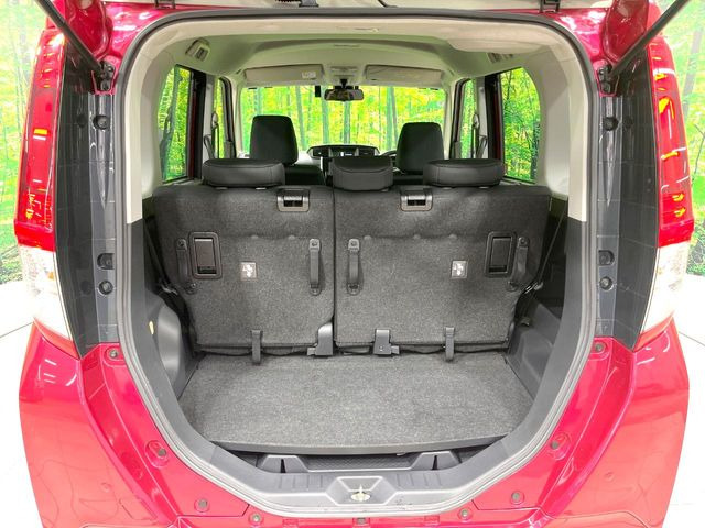 普段のお買い物や通勤、送迎等に十分な荷室スペースを確保しております。セカンドシートを倒すと、大きな荷物の積載も可能です♪