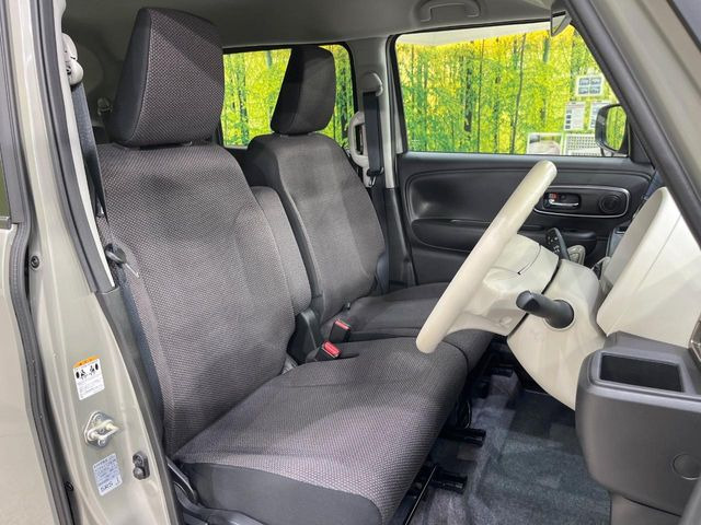 運転席シート廻りは使用感も少なく、良好な状態となっています。前オーナー様が丁寧に使っていたことがよくわかりますね。