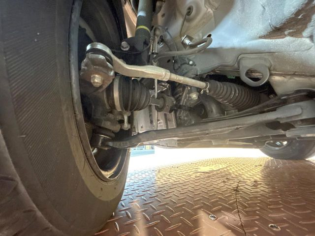 お車を安心してお乗りいただく為には、足回りの定期点検が欠かせません。サービスサポート(有償保証)では無料点検もご提供しており、安心のカーライフをお過ごしいただけるサポート体制が整っています。