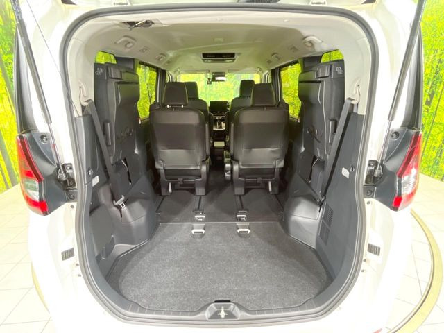 普段のお買い物や通勤、送迎等に十分な荷室スペースを確保しております。セカンドシートを倒すと、大きな荷物の積載も可能です♪