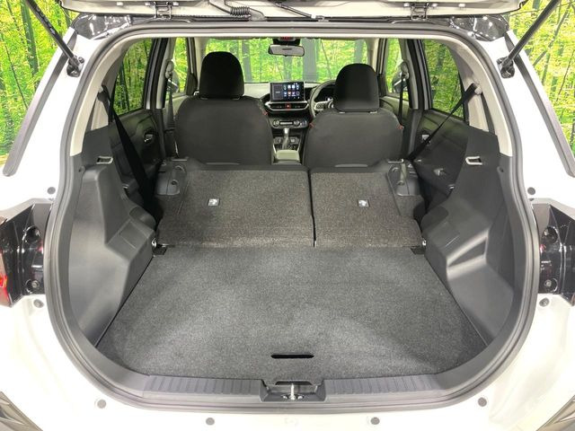 普段のお買い物や通勤、送迎等に十分な荷室スペースを確保しております。セカンドシートを倒すと、大きな荷物の積載も可能です♪