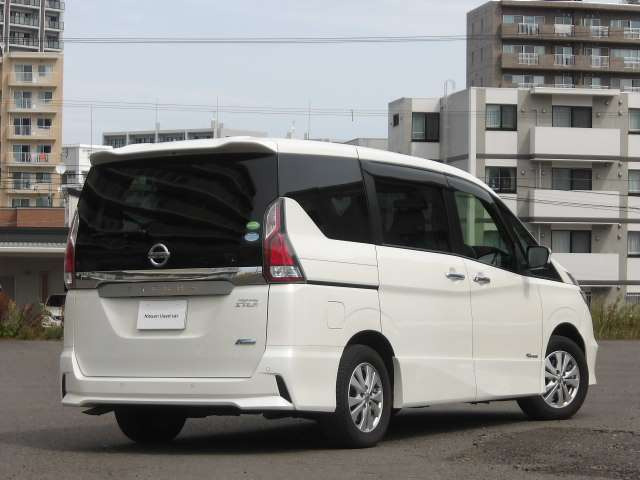 セレナ2.0 ハイウェイスター Vセレクション 4WD