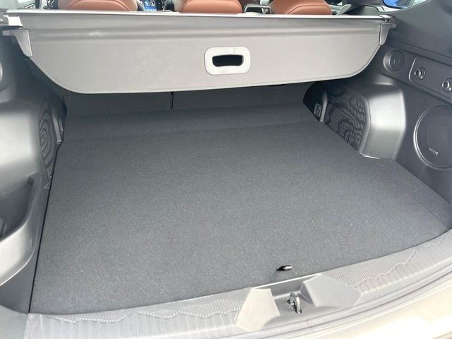 【パワーバックドア】スマートキーや運転席のボタンを押すだけでリアゲートが自動で開閉します!荷物を持っている時や、高い位置にあるバックドアを閉める際に便利な機能です♪