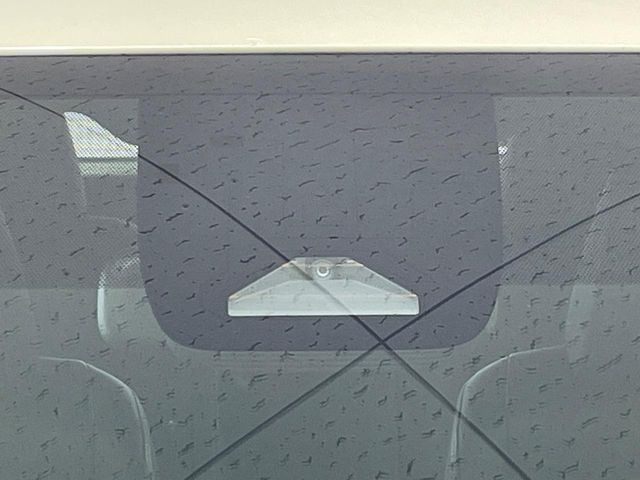 【トヨタセーフティセンス】走行中に前方の車両等を認識し、衝突しそうな時は警報とブレーキで衝突回避と被害軽減をアシスト。より安全にドライブをお楽しみいただけます。