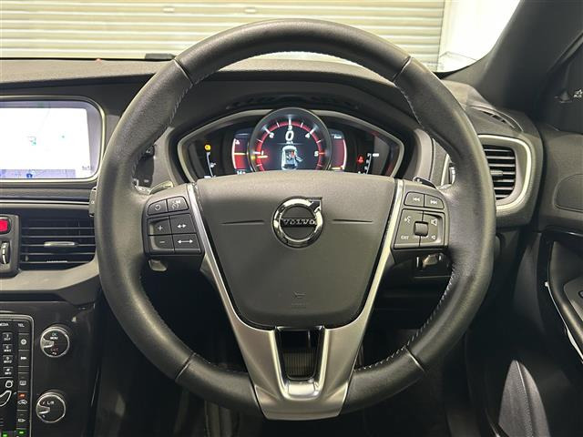 V40クロスカントリーD4 ダイナミック エディション ディーゼル