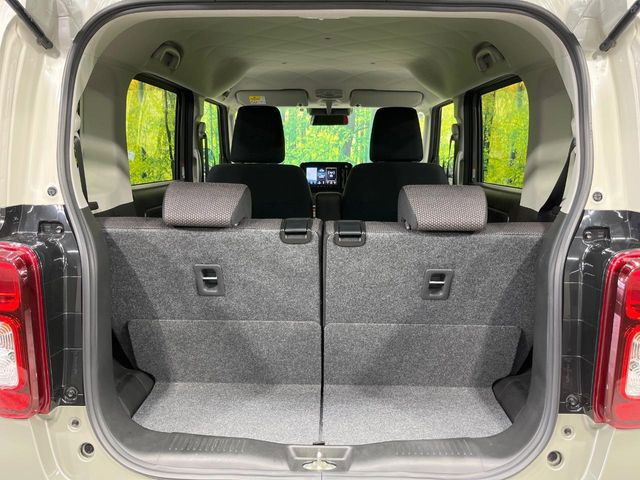 普段のお買い物や通勤、送迎等に十分な荷室スペースを確保しております。セカンドシートを倒すと、大きな荷物の積載も可能です♪