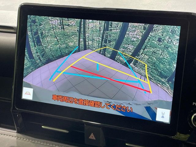 【バックカメラ】駐車時に後方がリアルタイム映像で確認できます。大型商業施設や立体駐車場での駐車時や、夜間のバック時に大活躍!運転スキルに関わらず、今や必須となった装備のひとつです!