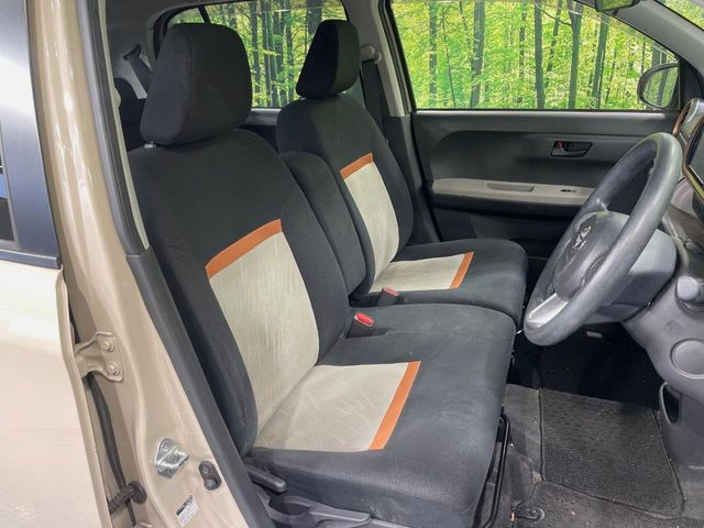運転席シート廻りは使用感も少なく、良好な状態となっています。丁寧に使われていたことがよくわかりますね。