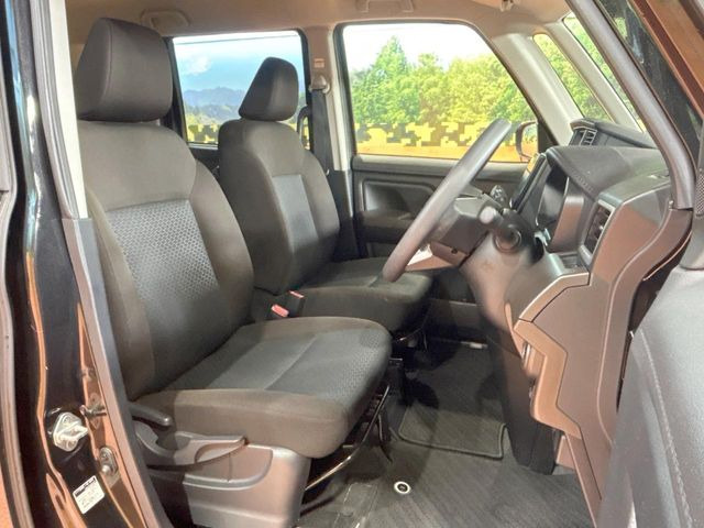 運転席シート廻りは使用感も少なく、良好な状態となっています。丁寧に使われていたことがよくわかりますね。
