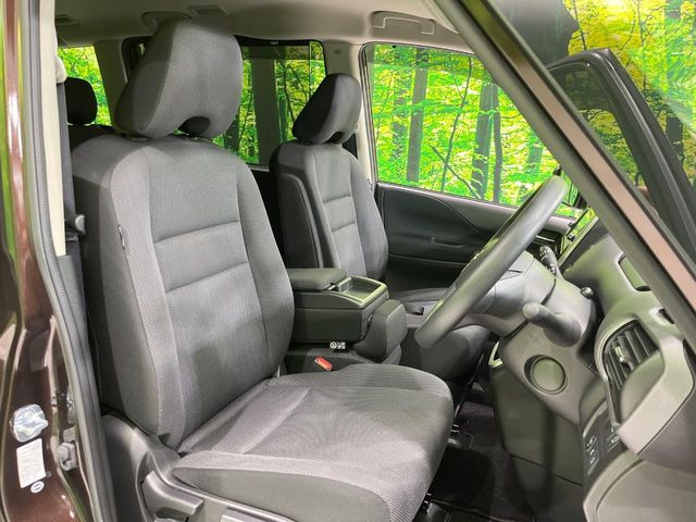 ドライバーによって運転しやすいポジションは異なり、あの車はどうなのか不安なこともありますよね。気になるお車は店頭で乗り込んでご確認いただけます♪