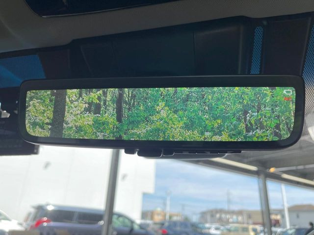 【デジタルインナーミラー】カメラが撮影した車両後方の映像をルームミラー内に表示。クリアな視界で状況の確認が可能です!※ドラレコ機能ご利用には別途SDカードをご用意いただく場合があります。