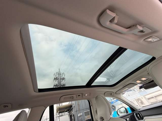 V60リチャージ PHEV T6 AWD アルティメット 4WD