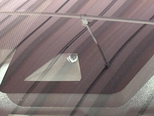 【トヨタセーフティセンス】走行中に前方の車両等を認識し、衝突しそうな時は警報とブレーキで衝突回避と被害軽減をアシスト。より安全にドライブをお楽しみいただけます。