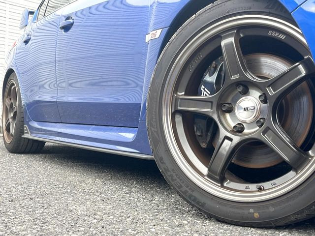 【アルミホイール】外観にマッチしたアルミホイールを装着しております。各種アルミホイールや、スタッドレスタイヤも取扱いしております。是非ご相談ください♪