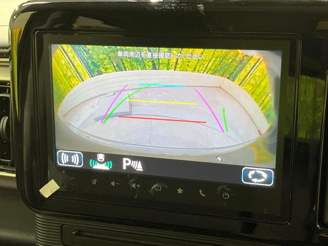 【バックカメラ】駐車時に後方がリアルタイム映像で確認できます。大型商業施設や立体駐車場での駐車時や、夜間のバック時に大活躍!運転スキルに関わらず、今や必須となった装備のひとつです!