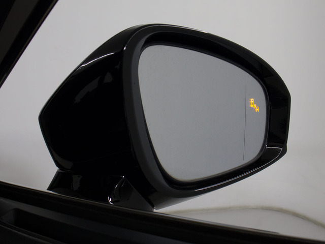 BSM(ブラインドスポットモニタ)!隣の車線を走る車両をレーダーで検知し、ドアミラーでは確認しにくい後側方エリアに存在する車両に加えて、急接近してくる車両も検知します。