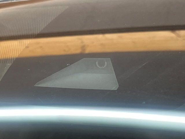 【トヨタセーフティセンス】走行中に前方の車両等を認識し、衝突しそうな時は警報とブレーキで衝突回避と被害軽減をアシスト。より安全にドライブをお楽しみいただけます。