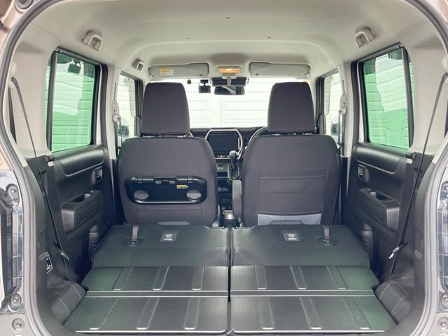 普段のお買い物や通勤、送迎等に十分な荷室スペースを確保しております。セカンドシートを倒すと、大きな荷物の積載も可能です♪