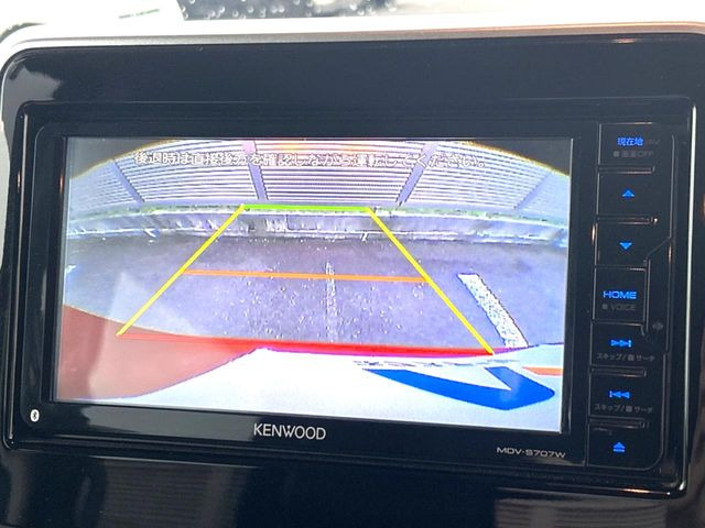 【バックカメラ】駐車時に後方がリアルタイム映像で確認できます。大型商業施設や立体駐車場での駐車時や、夜間のバック時に大活躍!運転スキルに関わらず、今や必須となった装備のひとつです!