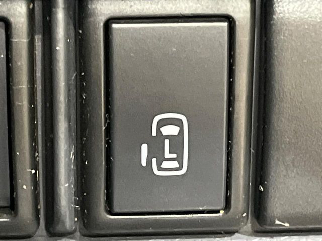 【パワースライドドア】スマートキーや運転席のスイッチでスライドドアの開閉が可能♪電動だから力を入れてドアを開ける必要が無く、小さいお子様でも、重い荷物を持っている時もラクに開け閉めできます♪