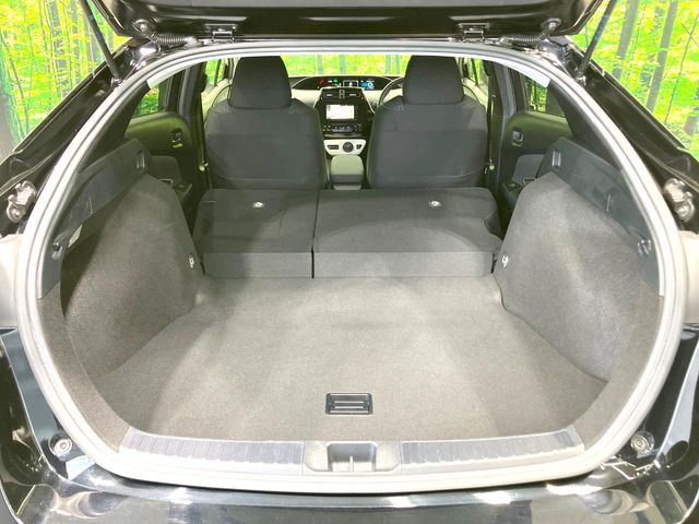 後席を格納すると、これだけの広さが!シーンに合わせたシートアレンジで、大きな荷物も積むことが出来ます♪