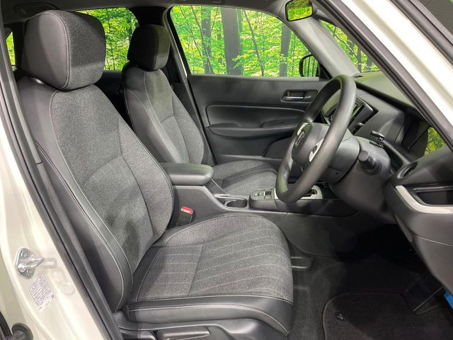 運転席シート廻りは使用感も少なく、良好な状態となっています。丁寧に使われていたことがよくわかりますね。