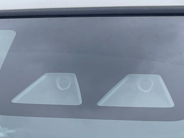 【スマートアシスト】走行中に前方の車両等を認識し、衝突しそうな時は警報とブレーキで衝突回避と被害軽減をアシスト。より安全にドライブをお楽しみいただけます。