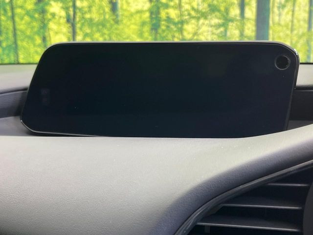 【メーカー純正ナビ】インテリアに溶け込むスタイリッシュな「専用設計」メーカーナビを装備♪視認性や操作性など基本性能にも優れ、より上質なカーライフをお楽しみいただけます。