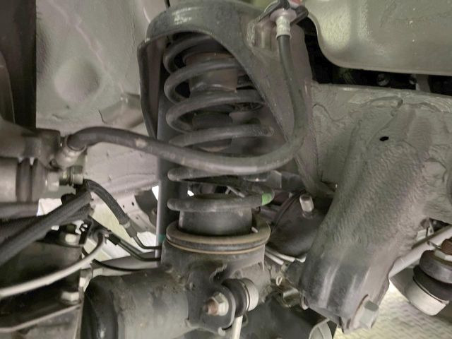 お車を安心してお乗りいただく為には、足回りの定期点検が欠かせません。サービスサポート(有償保証)では無料点検もご提供しており、安心のカーライフをお過ごしいただけるサポート体制が整っています。