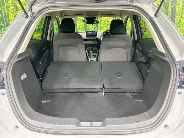 普段のお買い物や通勤、送迎等に十分な荷室スペースを確保しております。セカンドシートを倒すと、大きな荷物の積載も可能です♪