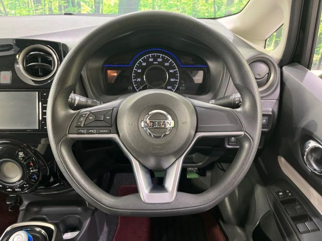 【ステアリングスイッチ】運転中、前方から目線をそらすことなく、オーディオ等の操作が可能な便利機能!安心&快適なドライブを演出してくれます♪