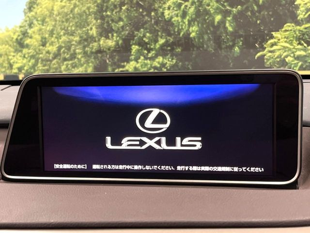 【メーカー純正ナビ】インテリアに溶け込むスタイリッシュな「専用設計」メーカーナビを装備♪視認性や操作性など基本性能にも優れ、より上質なカーライフをお楽しみいただけます。