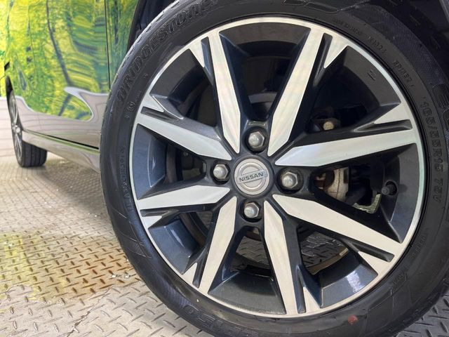 �y����15�C���`�A���~�z�C�[���z�O�ςɃ}�b�`���������A���~�z�C�[���𑕒����Ă���܂��B�e��ЊO�A���~�z�C�[����A�X�^�b�h���X�^�C�����戵�����Ă���܂��B���񂲑��k����������