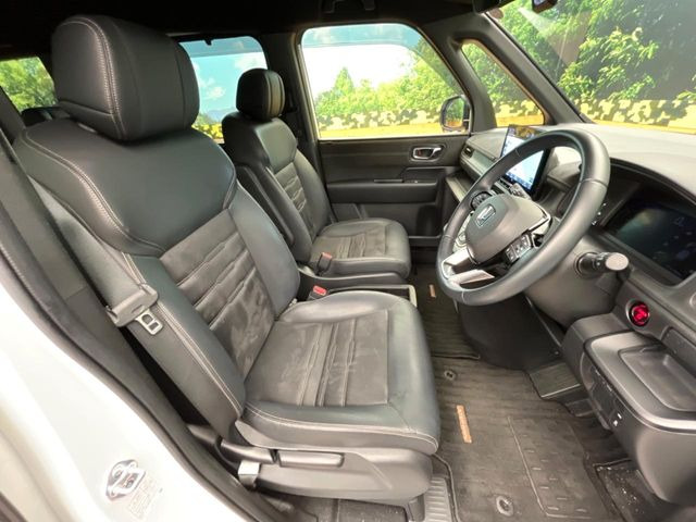 運転席シート廻りは使用感も少なく、良好な状態となっています。丁寧に使われていたことがよくわかりますね。
