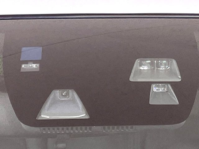 【スマートブレーキサポート】走行中に前方の車両等を認識し、衝突しそうな時は警報とブレーキで衝突回避と被害軽減をアシスト。より安全にドライブをお楽しみいただけます。