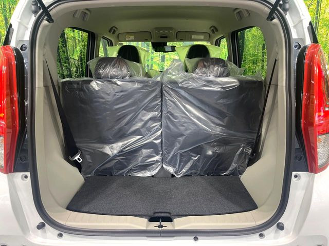 普段のお買い物や通勤、送迎等に十分な荷室スペースを確保しております。セカンドシートを倒すと、大きな荷物の積載も可能です♪