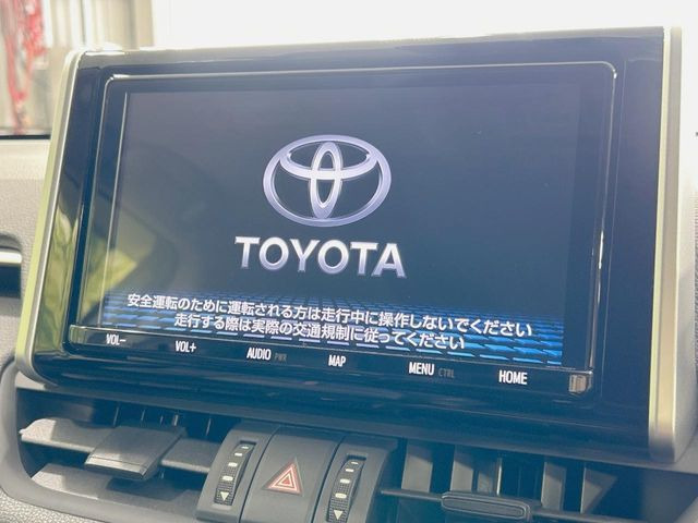 【純正9型ナビ】人気の純正ナビを装備。オーディオ機能も充実しており、Bluetooth接続すればお持ちのスマホやMP3プレイヤーの音楽を再生可能!毎日の運転がさらに楽しくなります!!