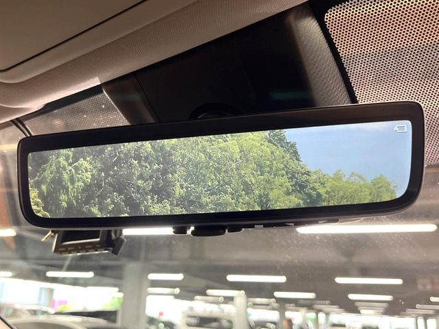 【デジタルインナーミラー】後席の大きな荷物や同乗者で後方が確認しづらい時でも安心!カメラが撮影した車両後方の映像をルームミラー内に表示。クリアな視界で状況の確認が可能です!