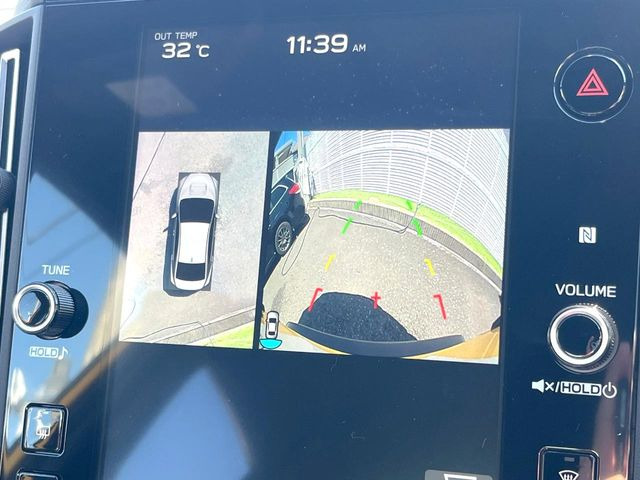 【マルチテレインモニター】車のフロントやサイドのカメラ画像を同時にモニター表示することで、悪路や狭い道を走行時でも周囲の状況確認ができ安心!本格SUVにうれしい装備です♪