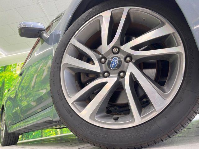 �y����18�C���`�A���~�z�C�[���z�O�ςɃ}�b�`���������A���~�z�C�[���𑕒����Ă���܂��B�e��ЊO�A���~�z�C�[����A�X�^�b�h���X�^�C�����戵�����Ă���܂��B���񂲑��k����������