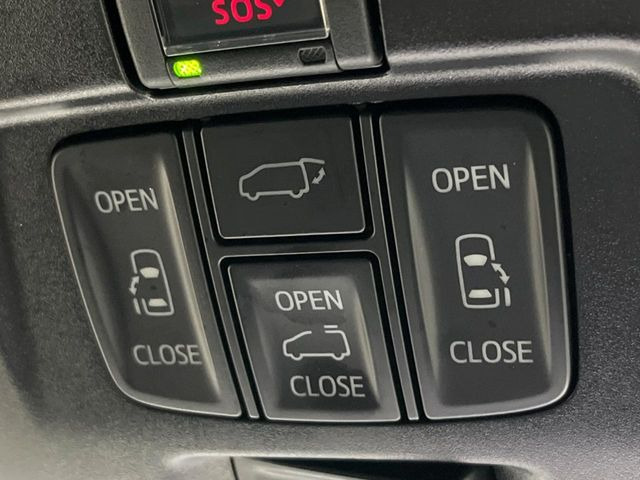 【両側パワースライドドア】スマートキーや運転席のスイッチで後席両側スライドドアの開閉が可能♪電動だから力を入れてドアを開ける必要が無く、小さなお子様でも簡単に開け閉めでき快適です♪