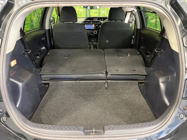 後席を格納すると、これだけの広さが!シーンに合わせたシートアレンジで、大きな荷物も積むことが出来ます♪