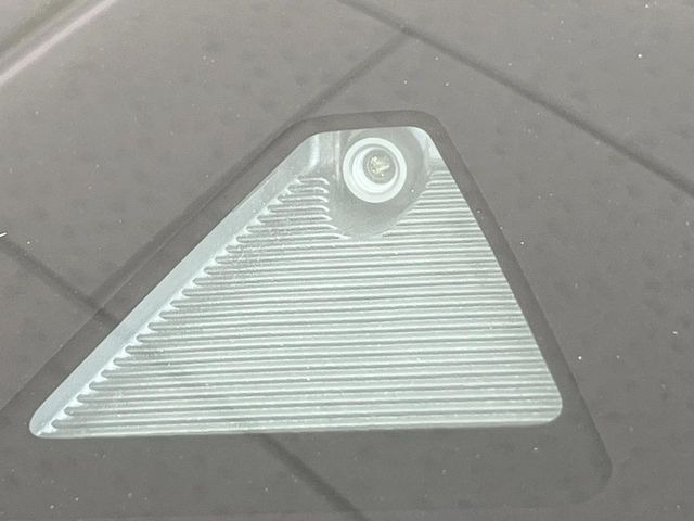 【スマートブレーキサポート】走行中に前方の車両等を認識し、衝突しそうな時は警報とブレーキで衝突回避と被害軽減をアシスト。より安全にドライブをお楽しみいただけます。