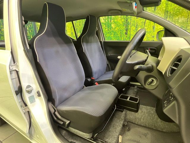 運転席シート廻りは使用感も少なく、良好な状態となっています。丁寧に使われていたことがよくわかりますね。