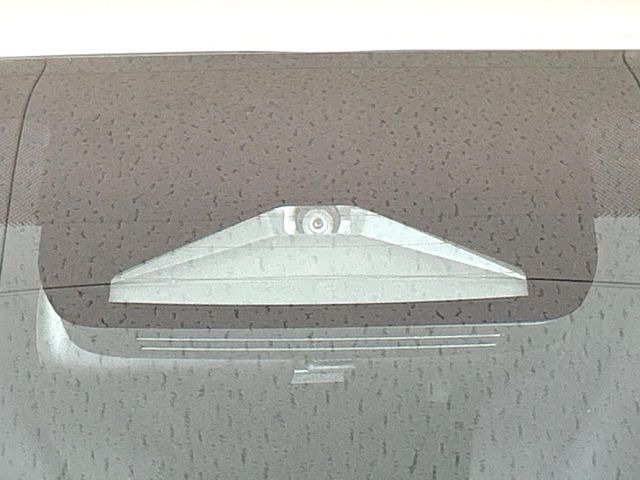 【トヨタセーフティセンス】走行中に前方の車両等を認識し、衝突しそうな時は警報とブレーキで衝突回避と被害軽減をアシスト。より安全にドライブをお楽しみいただけます。