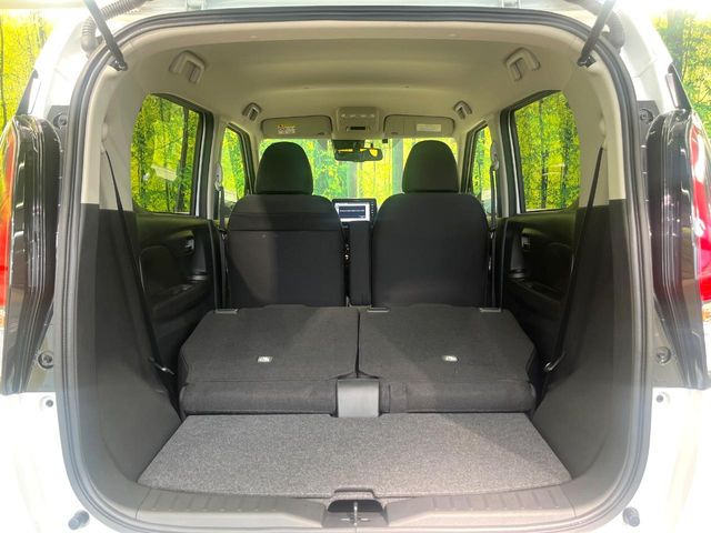 普段のお買い物や通勤、送迎等に十分な荷室スペースを確保しております。セカンドシートを倒すと、大きな荷物の積載も可能です♪