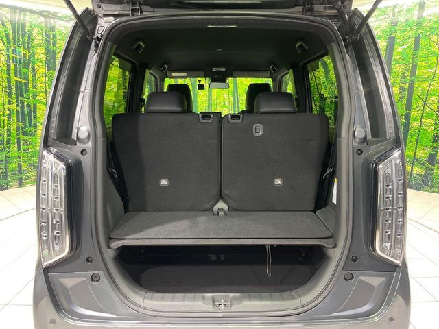 普段のお買い物や通勤、送迎等に十分な荷室スペースを確保しております。セカンドシートを倒すと、大きな荷物の積載も可能です♪