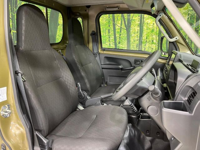 運転席シート廻りは使用感も少なく、良好な状態となっています。丁寧に使われていたことがよくわかりますね。